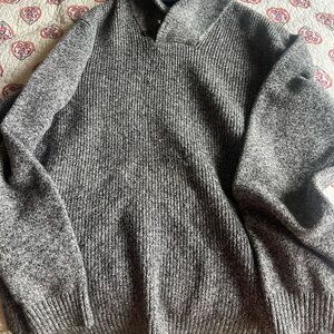 Old Navy Men's Charcoal V-Neck Sweater